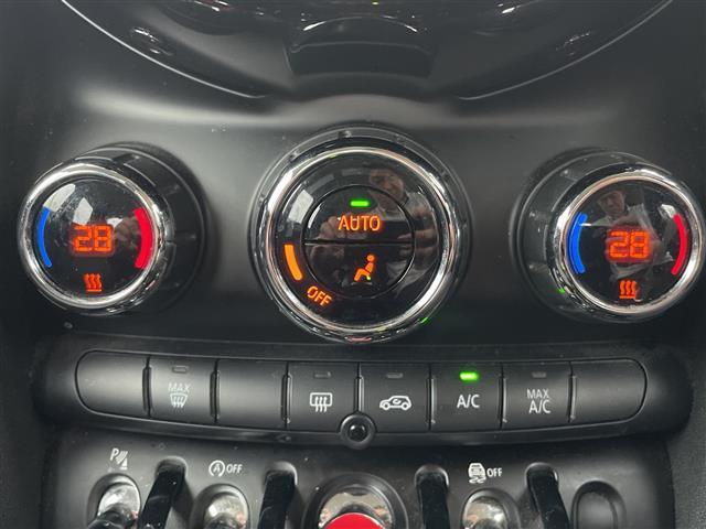 ＭＩＮＩ クーパーＤ　内地仕入　ナビ　Ｂｌｕｅｔｏｏｔｈ　バックカメラ　コーナーセンサー　１５インチアルミホイール　スマートキー　ＬＥＤヘッドライト　フォグライト　純正ドライブレコーダー（前後タイプ）　ステアリングスイッチ（18枚目）