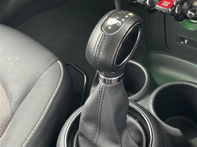 ＭＩＮＩ クーパーＤ　内地仕入　ナビ　Ｂｌｕｅｔｏｏｔｈ　バックカメラ　コーナーセンサー　１５インチアルミホイール　スマートキー　ＬＥＤヘッドライト　フォグライト　純正ドライブレコーダー（前後タイプ）　ステアリングスイッチ（19枚目）