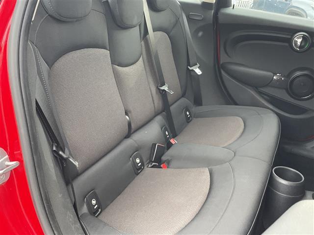 ＭＩＮＩ クーパーＤ　内地仕入　ナビ　Ｂｌｕｅｔｏｏｔｈ　バックカメラ　コーナーセンサー　１５インチアルミホイール　スマートキー　ＬＥＤヘッドライト　フォグライト　純正ドライブレコーダー（前後タイプ）　ステアリングスイッチ（21枚目）