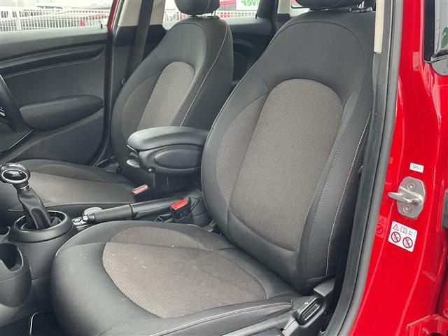 ＭＩＮＩ クーパーＤ　内地仕入　ナビ　Ｂｌｕｅｔｏｏｔｈ　バックカメラ　コーナーセンサー　１５インチアルミホイール　スマートキー　ＬＥＤヘッドライト　フォグライト　純正ドライブレコーダー（前後タイプ）　ステアリングスイッチ（22枚目）