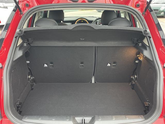 ＭＩＮＩ クーパーＤ　内地仕入　ナビ　Ｂｌｕｅｔｏｏｔｈ　バックカメラ　コーナーセンサー　１５インチアルミホイール　スマートキー　ＬＥＤヘッドライト　フォグライト　純正ドライブレコーダー（前後タイプ）　ステアリングスイッチ（24枚目）