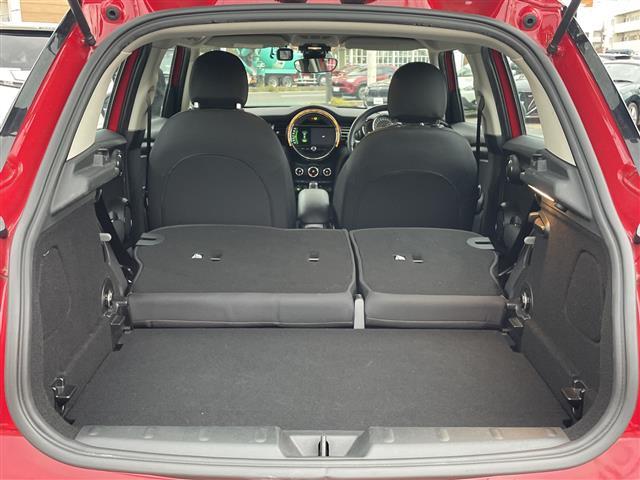 ＭＩＮＩ クーパーＤ　内地仕入　ナビ　Ｂｌｕｅｔｏｏｔｈ　バックカメラ　コーナーセンサー　１５インチアルミホイール　スマートキー　ＬＥＤヘッドライト　フォグライト　純正ドライブレコーダー（前後タイプ）　ステアリングスイッチ（25枚目）