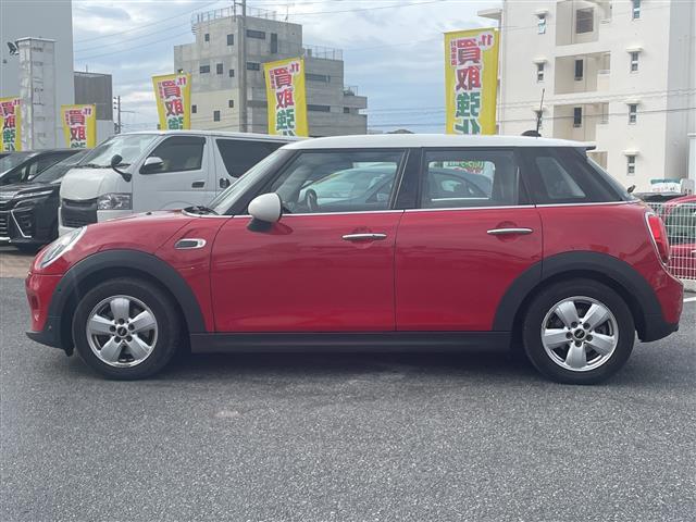 ＭＩＮＩ クーパーＤ　内地仕入　ナビ　Ｂｌｕｅｔｏｏｔｈ　バックカメラ　コーナーセンサー　１５インチアルミホイール　スマートキー　ＬＥＤヘッドライト　フォグライト　純正ドライブレコーダー（前後タイプ）　ステアリングスイッチ（35枚目）