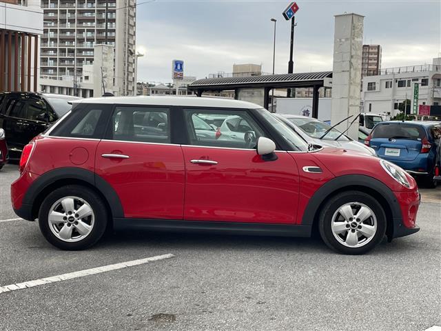 ＭＩＮＩ クーパーＤ　内地仕入　ナビ　Ｂｌｕｅｔｏｏｔｈ　バックカメラ　コーナーセンサー　１５インチアルミホイール　スマートキー　ＬＥＤヘッドライト　フォグライト　純正ドライブレコーダー（前後タイプ）　ステアリングスイッチ（38枚目）