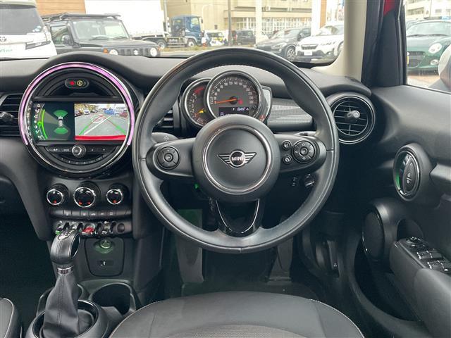 ＭＩＮＩ クーパーＤ　内地仕入　ナビ　Ｂｌｕｅｔｏｏｔｈ　バックカメラ　コーナーセンサー　１５インチアルミホイール　スマートキー　ＬＥＤヘッドライト　フォグライト　純正ドライブレコーダー（前後タイプ）　ステアリングスイッチ（42枚目）