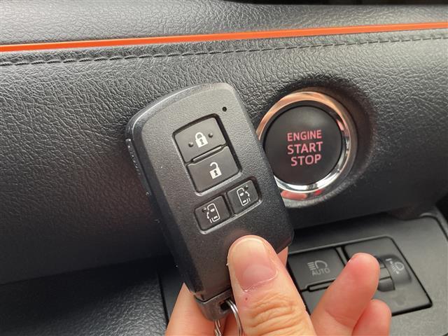 【スマートキー・プッシュスタート】鍵を挿さずにポケットに入れたまま鍵の開閉、エンジンの始動まで行えます。