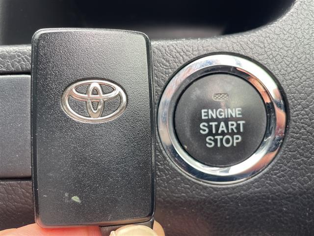 【スマートキー・プッシュスタート】鍵を挿さずにポケットに入れたまま鍵の開閉、エンジンの始動まで行えます。／／／／