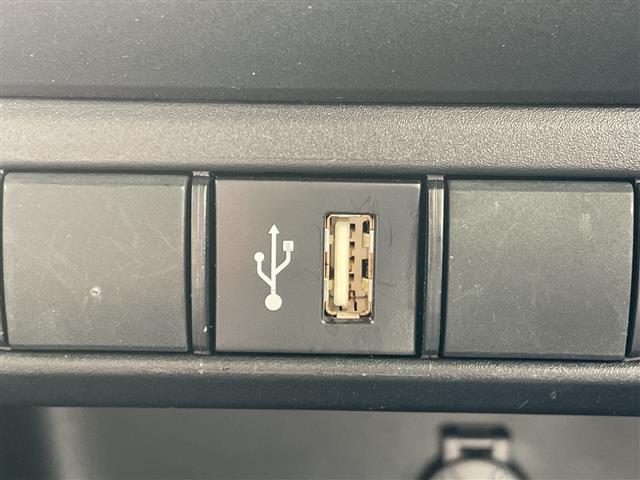 【ＵＳＢ端子】ＵＳＢ接続もついていますので携帯などの電子機器の充電にも使えて便利です。