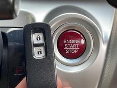 【スマートキー・プッシュスタート】鍵を挿さずにポケットに入れたまま鍵の開閉、エンジンの始動まで行えます。 3