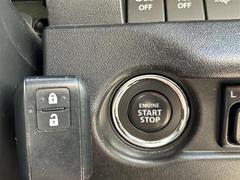 【スマートキー・プッシュスタート】鍵を挿さずにポケットに入れたまま鍵の開閉、エンジンの始動まで行えます。 6