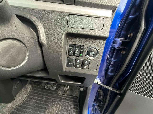 指先ひとつでドアオープン。【ワンアクション両側パワースライドドア】両手がふさがっていても、スイッチひとつでスライドドアが自動解錠＆自動オープンします。