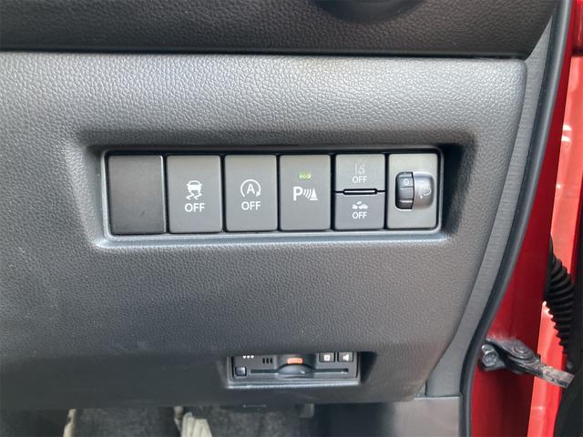 衝突被害軽減システム！前走車両と対向車両、歩行者の接近を感知して、警報や、オートブレーキやステアリング振動などによって衝突回避を支援してくれます。