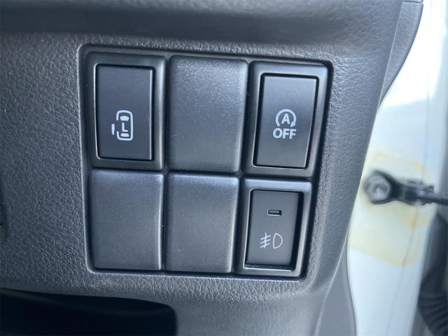パワースライドドア装備でドアの開閉もスイッチ一つでとても簡単です。スライドドアは坂道では大人でも重くなる事があるので老若男女問わず人気の装備ですよ。