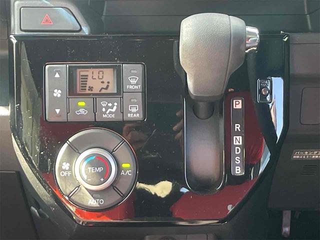必ず使用するシフトレバー。確りと確認したいですね。