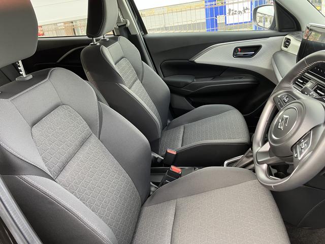 ホールド感の良い厚みのあるクッションのフロントシートで快適な乗り心地です♪