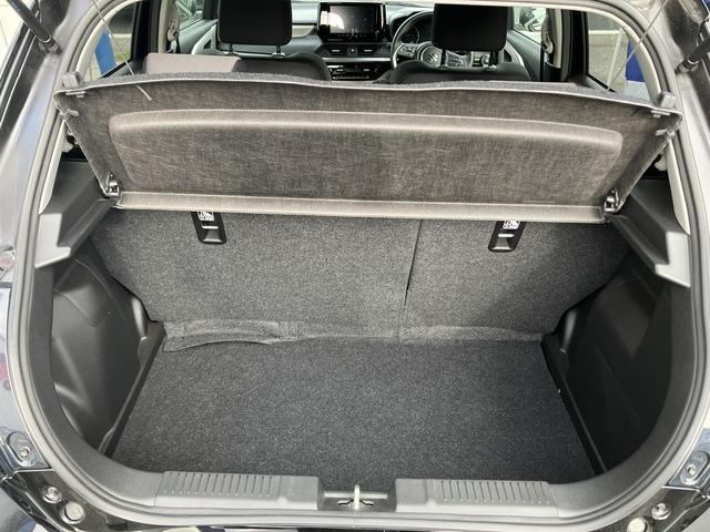 コンパクトボディーでありながら形状やレイアウトを工夫することで、５名乗車時でも荷室の容量を確保♪