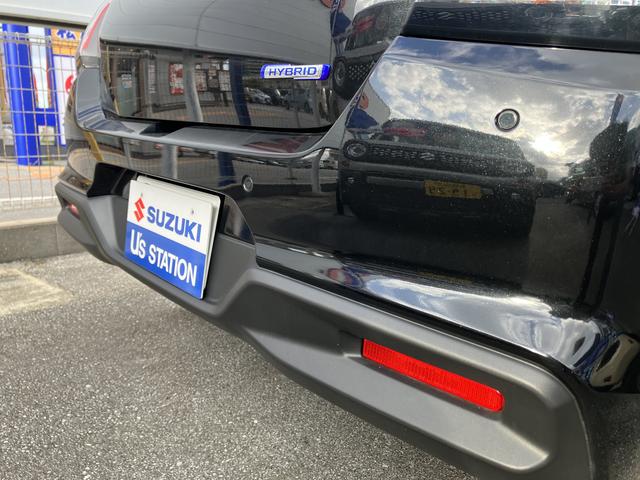 リヤバンパーに４つの超音波センサーを内蔵！ブザー音と表示で障害物の接近をおしらせします。