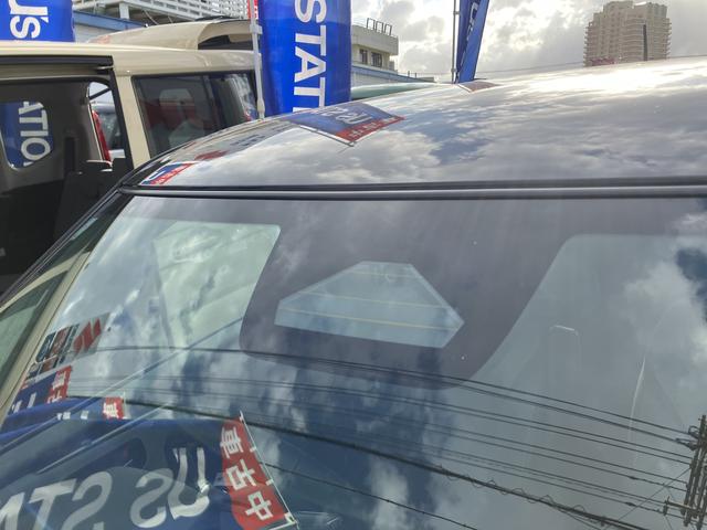 【デュアルカメラブレーキサポート】フロントガラス上部に設置されたステレオカメラが車両前方の状況を検知し、各種制御を行います♪