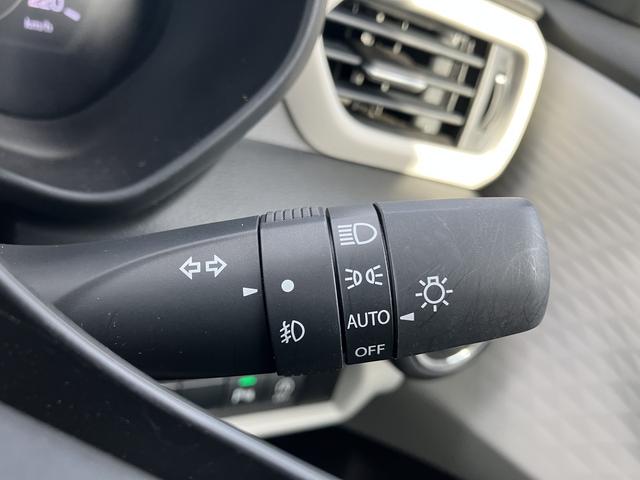 周囲の明るさや暗さに応じて、ヘッドライトの点灯・消灯ができる機能！ライトの点け忘れ・消し忘れの防止になるので安心です♪トンネル通過時も自動でＯＮ／ＯＦＦが可能（＾＿－）－☆