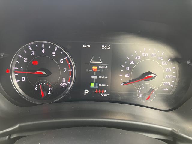 スポーティーでスタイリッシュなデザインのメーター★ドライブをサポートする情報や各種警報などをメーター内に配置したマルチインフォメーションディスプレイに表示いたします（＊’▽’）