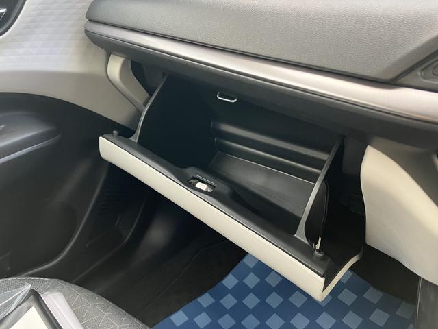 グローブボックスは車検証などの保管に活用されている収納ボックスです♪