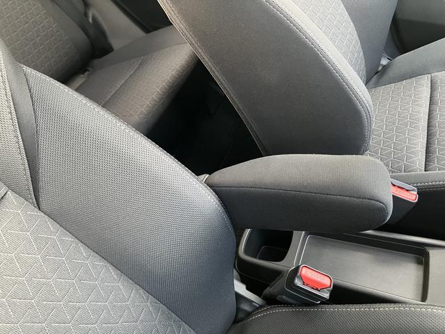 アームレスト付きなので長距離でも楽な姿勢で運転ができ、疲れを軽減します（＊＾＿＾＊）