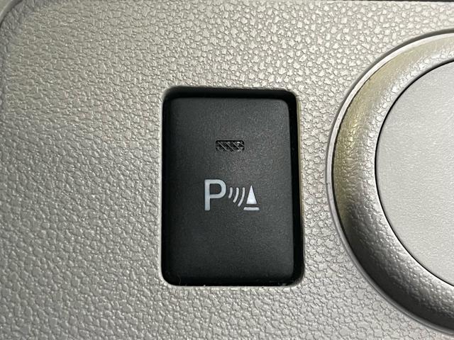 ●前後ソナーセンサー(前後の障害物に反応しお知らせしてくれます。後方への誤発進抑制機能):後方の障害物を検知しシフトポジションをRレンジにしたままアクセルペダルを強く踏むと急発進を抑制します♪