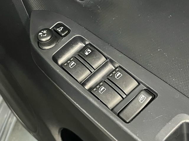 ●全席パワーウィンドウ(運転席側オート)、電動格納ミラー:ミライースの上位グレードに標準で装備される電動格納ミラーが付いております♪