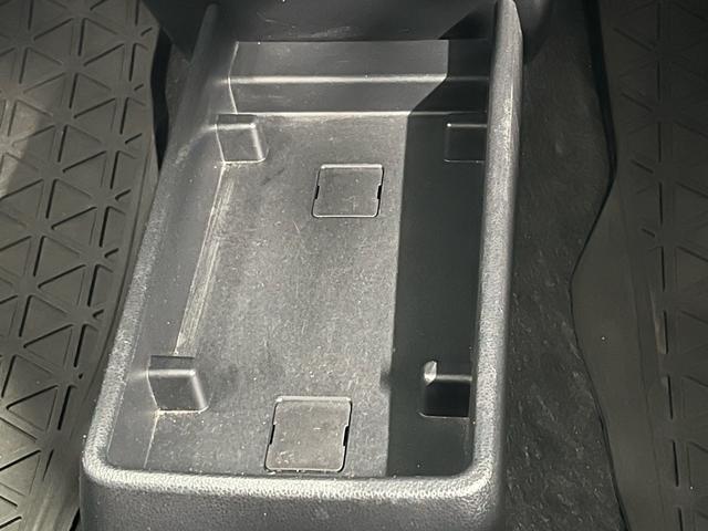 ●センターフロアトレイ:ティッシュ箱等の収納が可能です♪