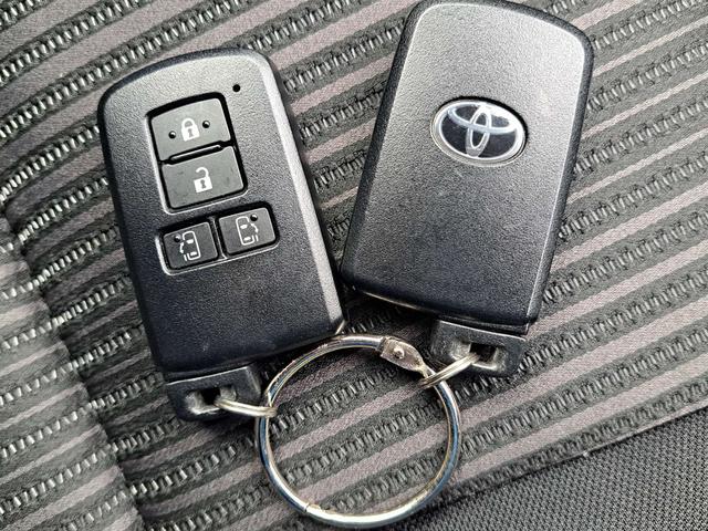 ノア Ｓｉ　ＯＰ１０年保証対象車　純正９インチナビ　社外マフラー　両側パワースライドドア　オートＬＥＤライト　クルーズコントロール　革巻きステアリング（34枚目）