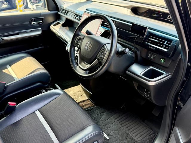 ステップワゴンスパーダ ｅ：ＨＥＶスパーダ　Ｇ・ＥＸ　ホンダセンシング　ＯＰ１０年保証対象車　無限エアログリル　ドラレコ前後　両側パワスラ　ハーフレザー　ホンダセンシング　コーナーセンサー　純正ナビ　オートＬＥＤヘッドライト　フォグライト　電動パーキング　ブレーキホールド（8枚目）