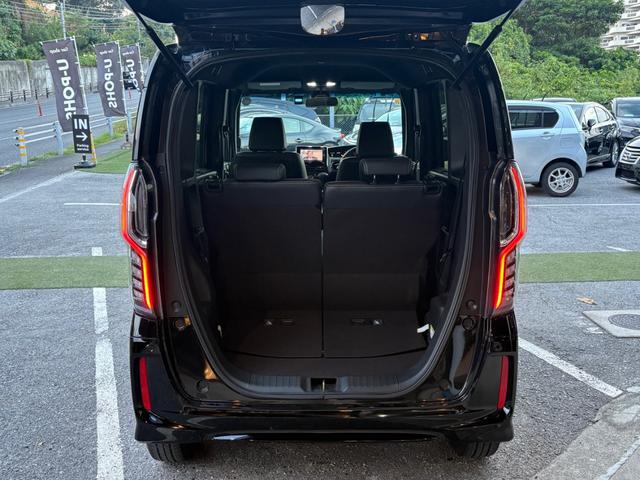 使い勝手のいい荷室スペース