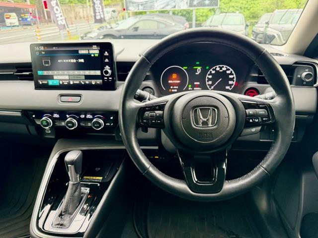 ヴェゼル ｅ：ＨＥＶ　Ｚ　ＯＰ１０年保証対象車　純正ナビ　パワーバックドア　ハーフレザー　ドラレコ前後　コーナーセンサー　電動パーキング　ブレーキホールド　置くだけ充電　レーダークルーズコントロール　シートヒーター　ＢＳＭ（10枚目）