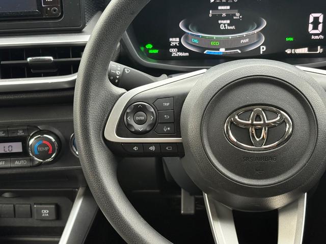 ハンドル左でオーディオ操作が出来ます。