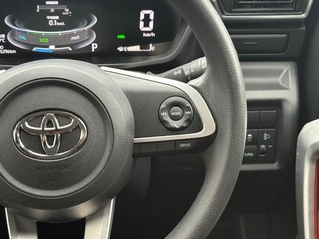 ハンドル右でディスプレイの操作が出来ます。