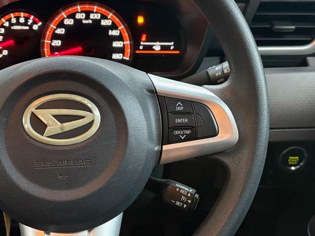 ハンドル右でディスプレイの操作が出来ます。