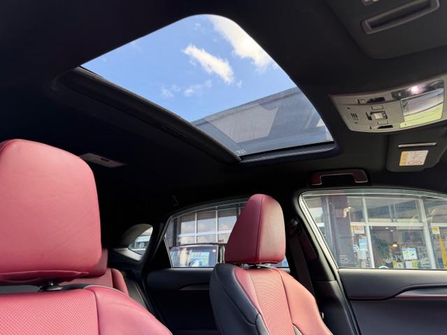 サンルーフでドライブ中も更に開放的な車内空間に