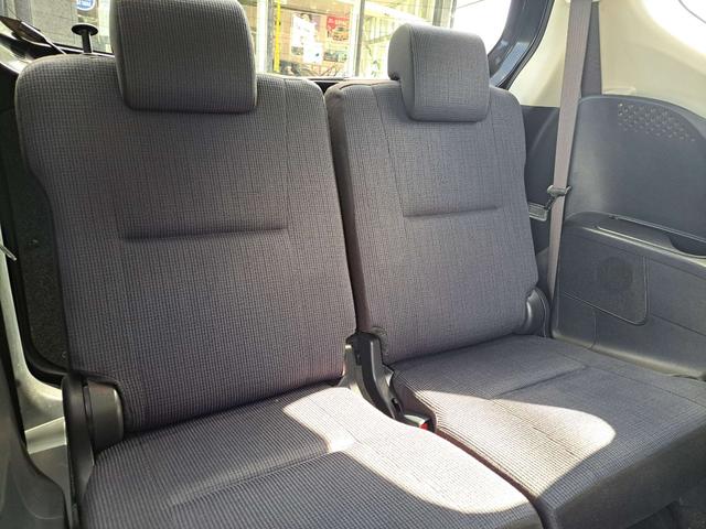 ３列シートでお出かけも快適