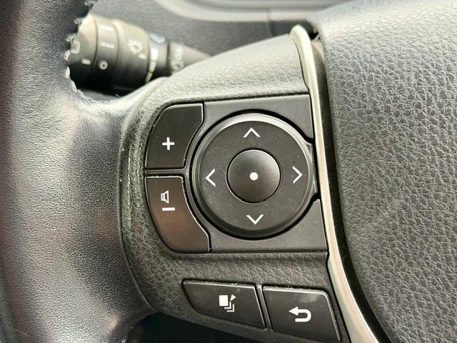 ハンドル左でオーディオ操作が出来ます。