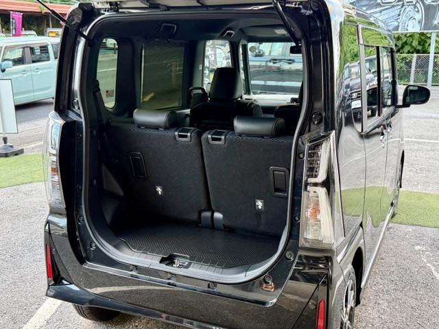 荷室スペースも広々