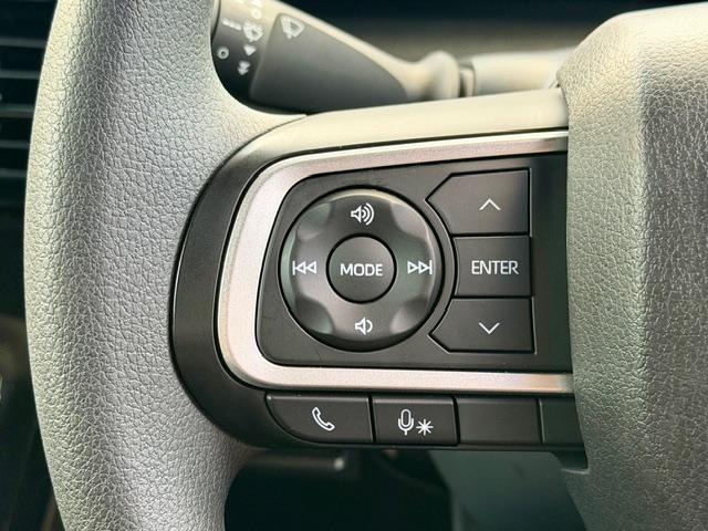 ハンドル左でオーディオ操作が出来ます。