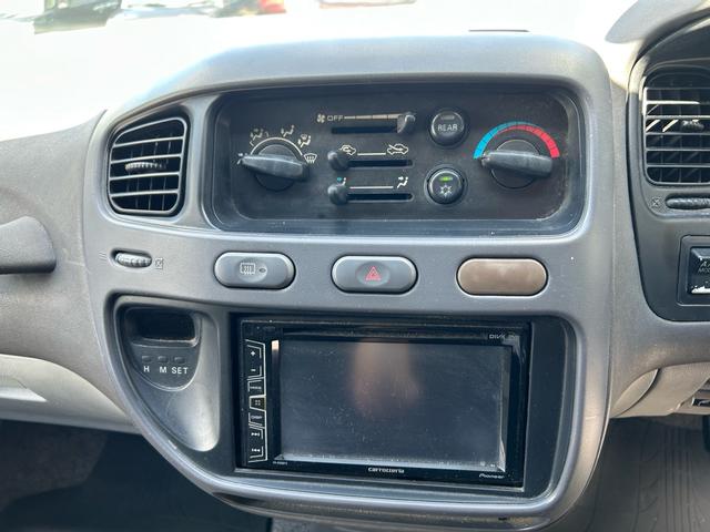 デリカスペースギア 　４ＷＤ車　リフトアップ　Ａ／Ｃ付き　シートカバー　オートマチック　アームレスト　内外装仕上げ済み　委託預かり車両　沖縄中古の為エンジン内部多少サビ腐食有り（3枚目）