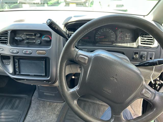 デリカスペースギア 　４ＷＤ車　リフトアップ　Ａ／Ｃ付き　シートカバー　オートマチック　アームレスト　内外装仕上げ済み　委託預かり車両　沖縄中古の為エンジン内部多少サビ腐食有り（5枚目）