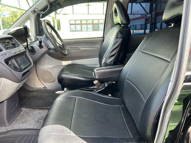 デリカスペースギア 　４ＷＤ車　リフトアップ　Ａ／Ｃ付き　シートカバー　オートマチック　アームレスト　内外装仕上げ済み　委託預かり車両　沖縄中古の為エンジン内部多少サビ腐食有り（9枚目）