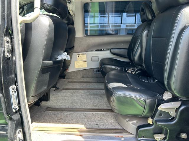 デリカスペースギア 　４ＷＤ車　リフトアップ　Ａ／Ｃ付き　シートカバー　オートマチック　アームレスト　内外装仕上げ済み　委託預かり車両　沖縄中古の為エンジン内部多少サビ腐食有り（10枚目）