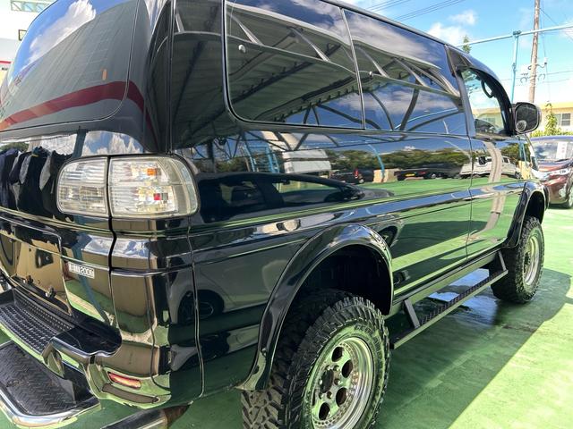 デリカスペースギア 　４ＷＤ車　リフトアップ　Ａ／Ｃ付き　シートカバー　オートマチック　アームレスト　内外装仕上げ済み　委託預かり車両　沖縄中古の為エンジン内部多少サビ腐食有り（17枚目）