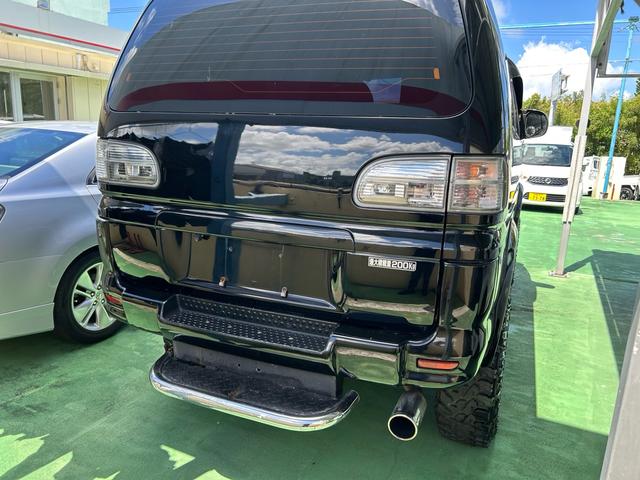 デリカスペースギア 　４ＷＤ車　リフトアップ　Ａ／Ｃ付き　シートカバー　オートマチック　アームレスト　内外装仕上げ済み　委託預かり車両　沖縄中古の為エンジン内部多少サビ腐食有り（18枚目）