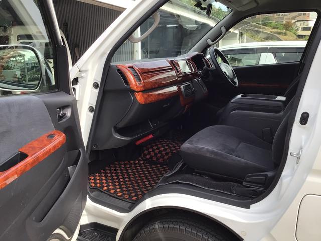 ハイエースバン ロングスーパーＧＬ　ＳＤナビ・フルセグＴＶ・ＣＤ・ＤＶＤ・Ｂｌｕｅｔｏｏｔｈ・バックカメラ・ＥＴＣ・オートエアコン・光軸調整・ドアバイザー・プライバシーガラス・スマートキー・プッシュスタート（11枚目）