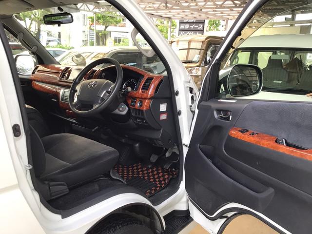 ハイエースバン ロングスーパーＧＬ　ＳＤナビ・フルセグＴＶ・ＣＤ・ＤＶＤ・Ｂｌｕｅｔｏｏｔｈ・バックカメラ・ＥＴＣ・オートエアコン・光軸調整・ドアバイザー・プライバシーガラス・スマートキー・プッシュスタート（12枚目）
