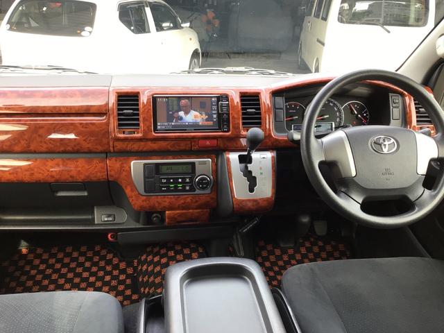 ハイエースバン ロングスーパーＧＬ　ＳＤナビ・フルセグＴＶ・ＣＤ・ＤＶＤ・Ｂｌｕｅｔｏｏｔｈ・バックカメラ・ＥＴＣ・オートエアコン・光軸調整・ドアバイザー・プライバシーガラス・スマートキー・プッシュスタート（13枚目）